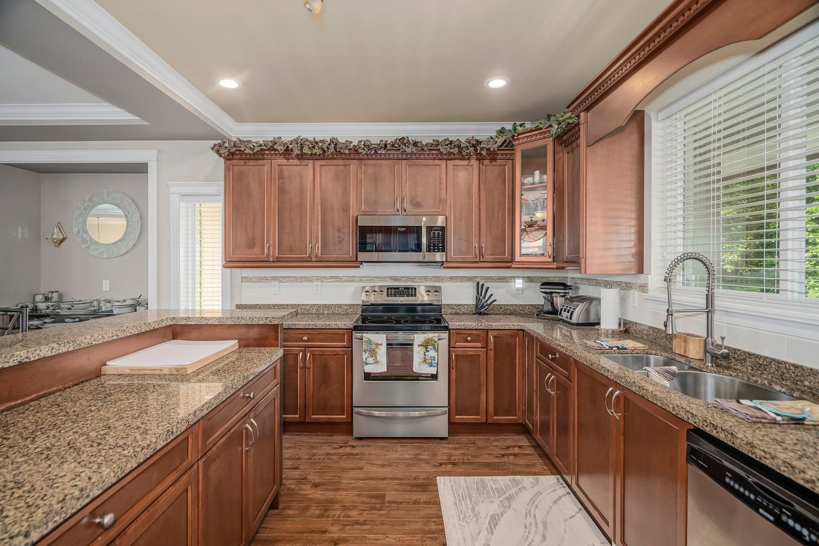 Listing Image 11