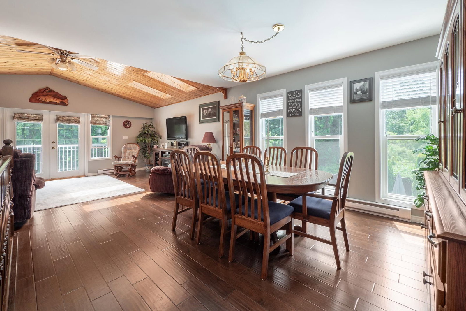Listing Image 9