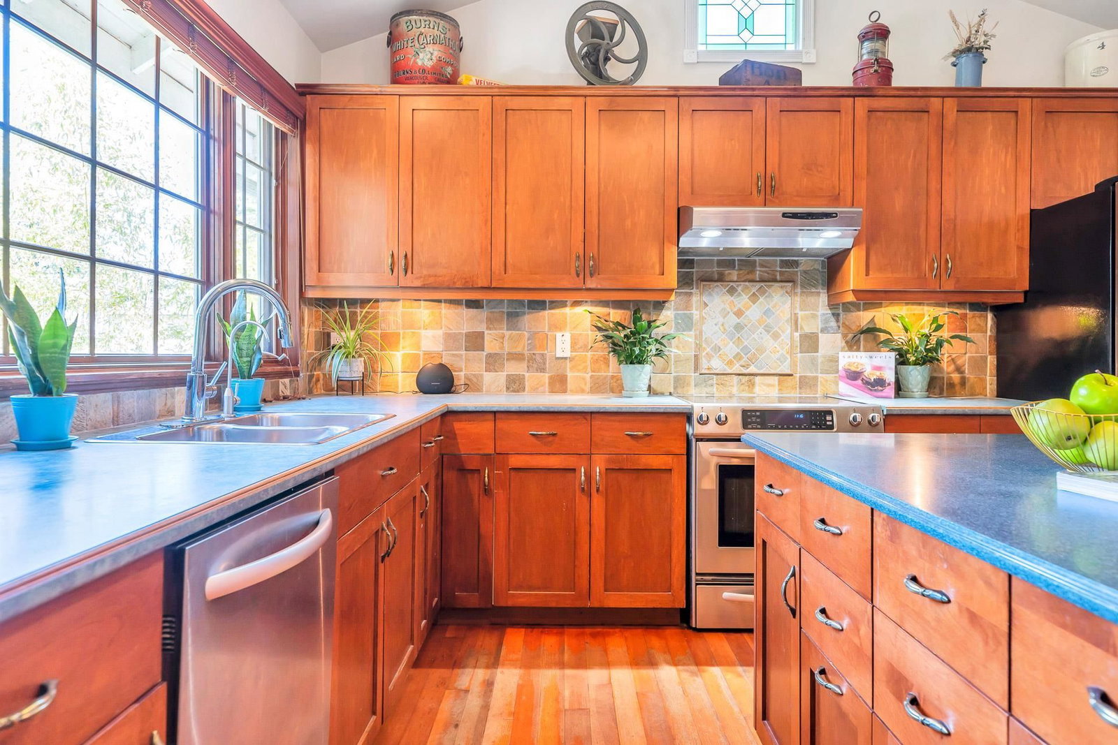 Listing Image 10