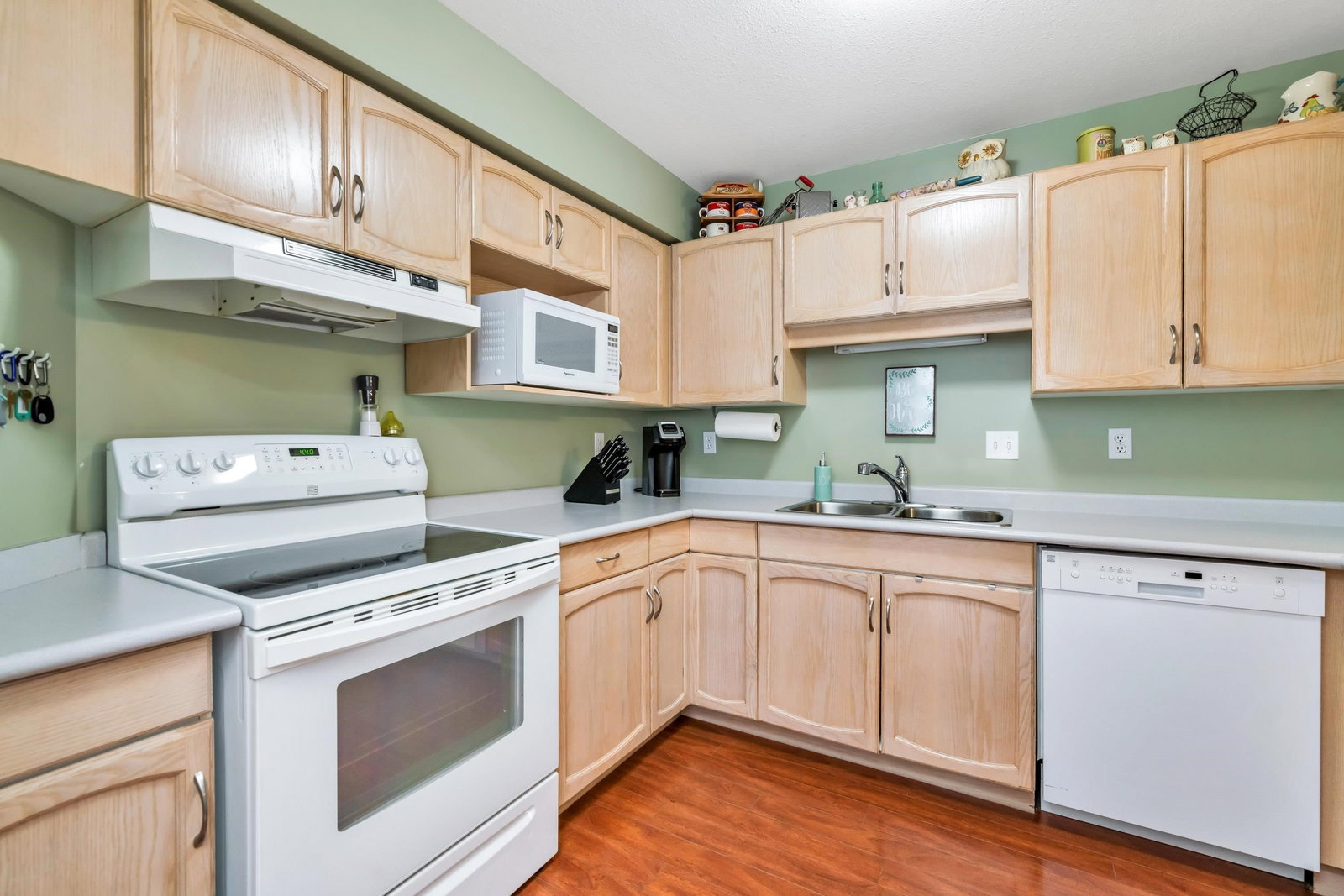 Listing Image 11