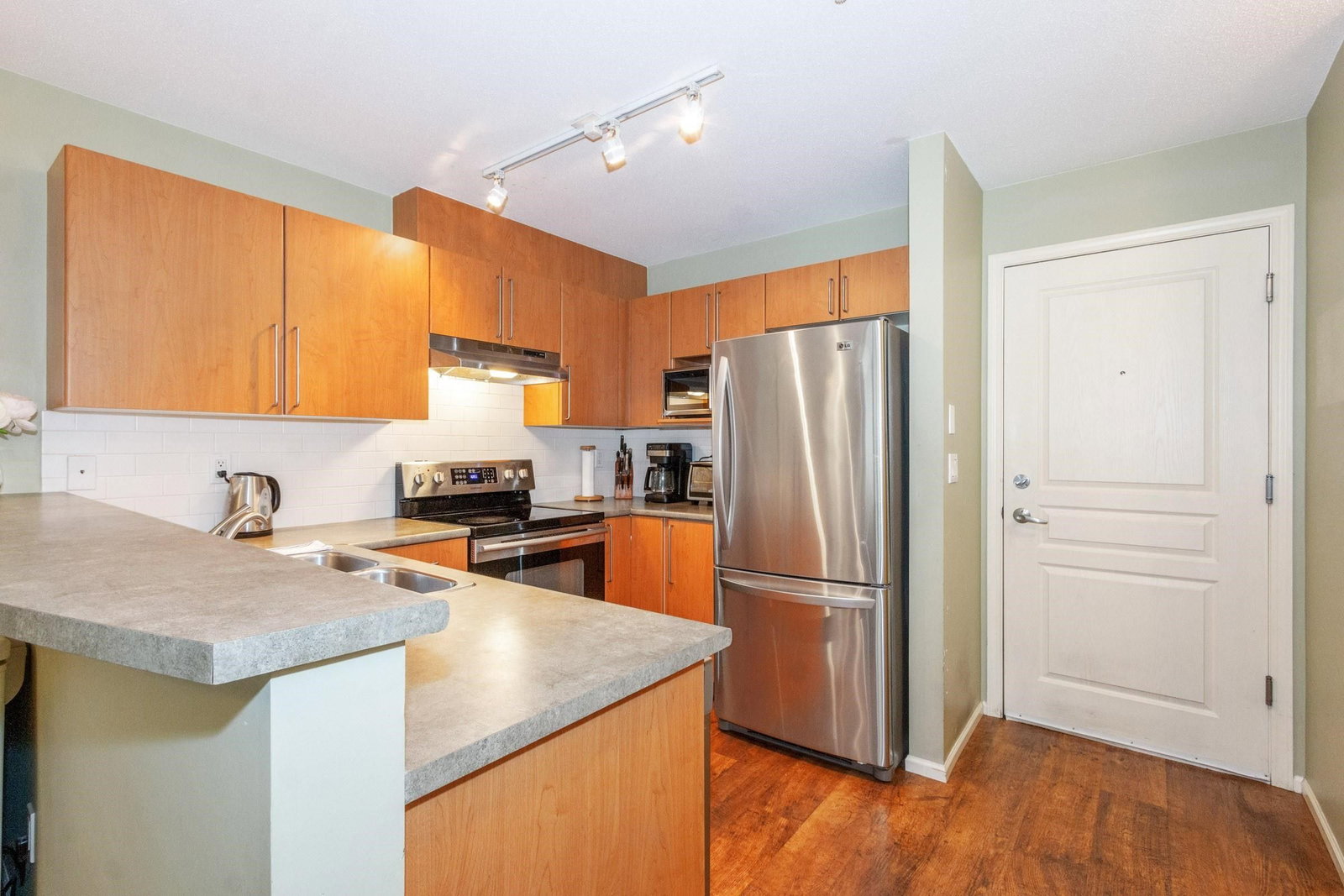 Listing Image 8