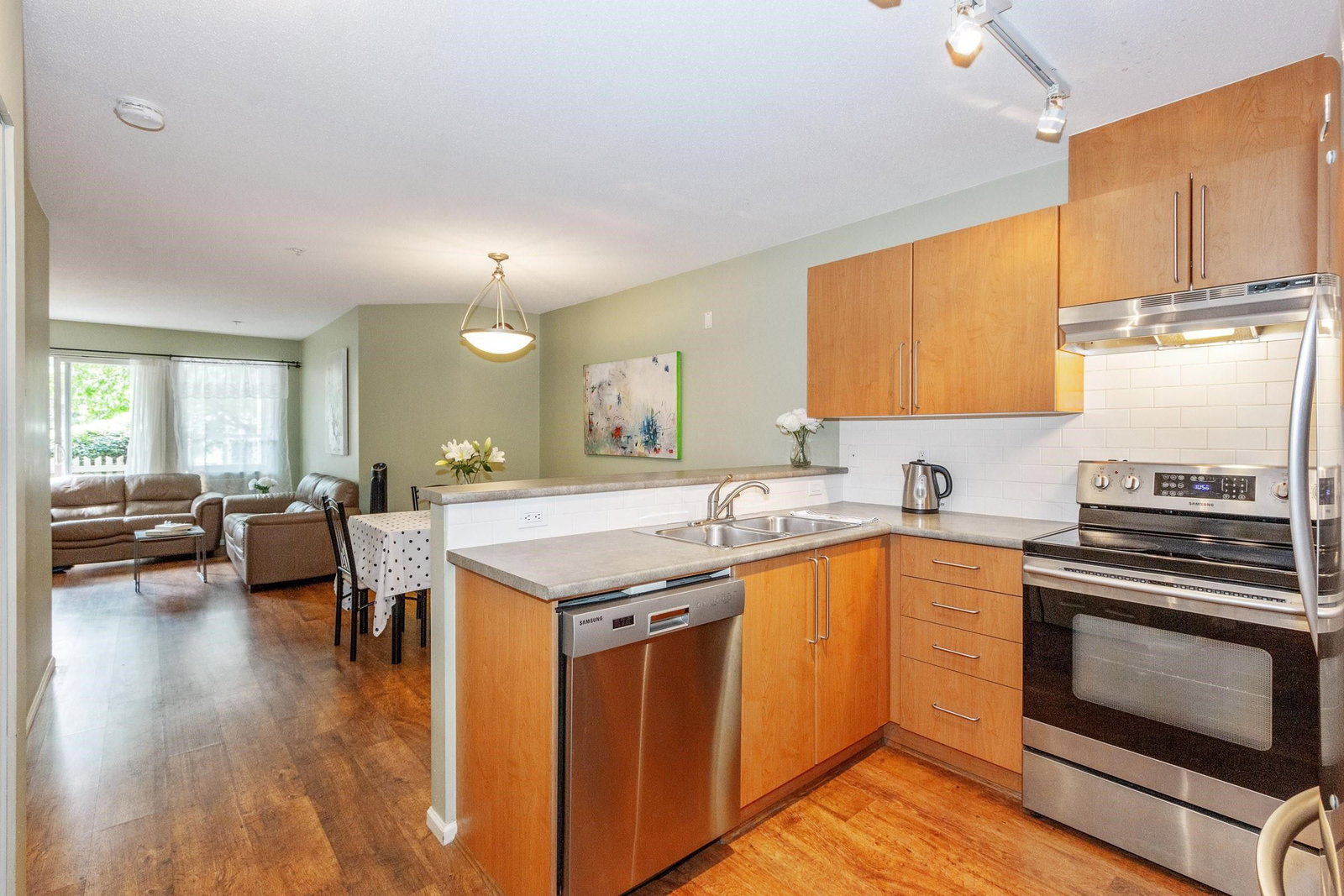 Listing Image 9