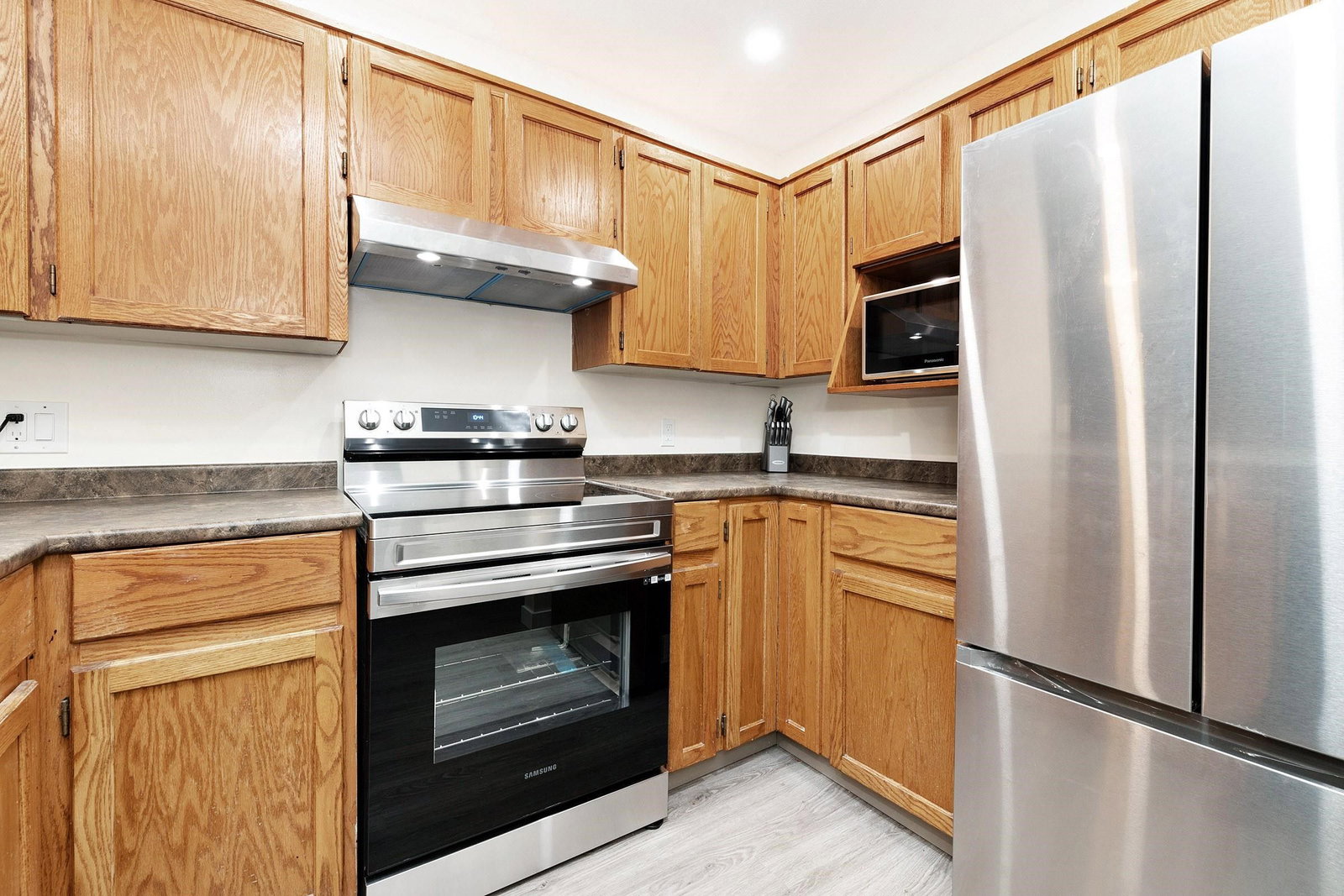 Listing Image 11
