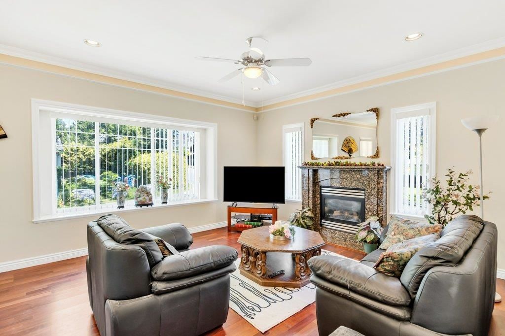 Listing Image 10
