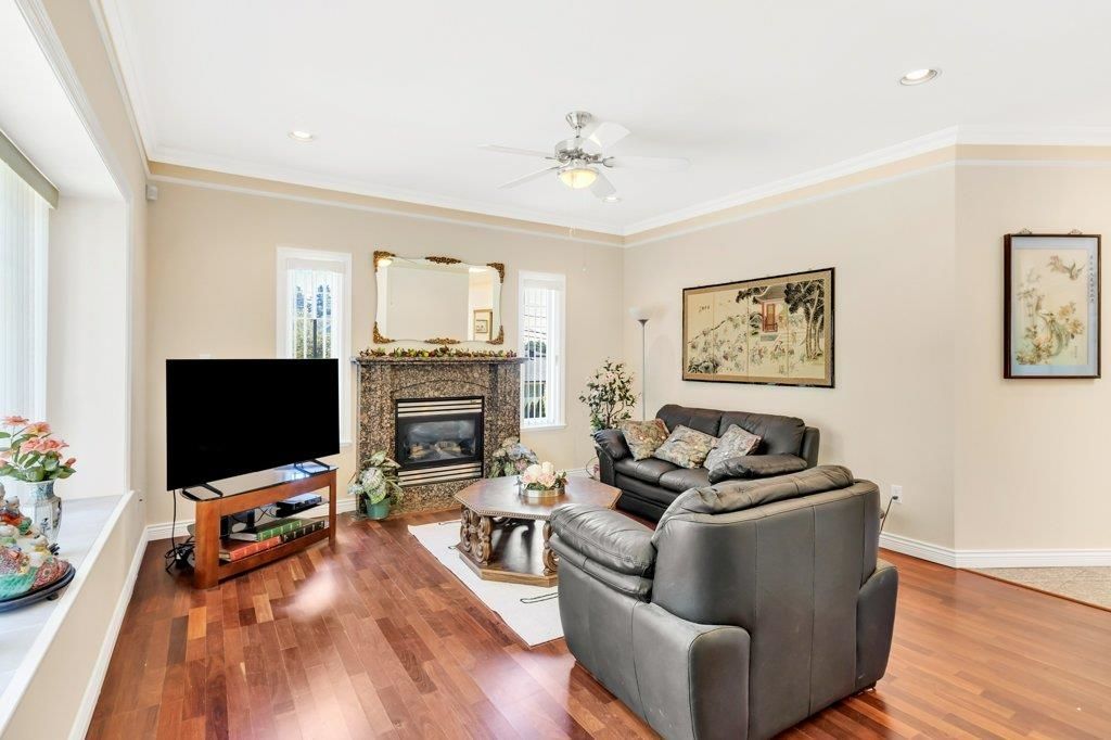 Listing Image 11
