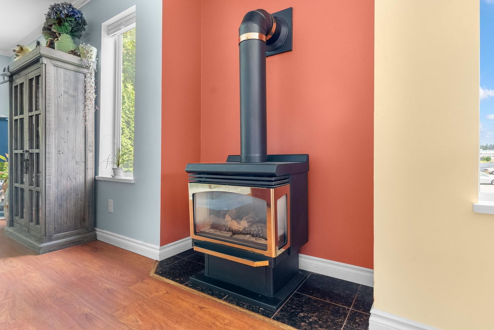 Listing Image 12