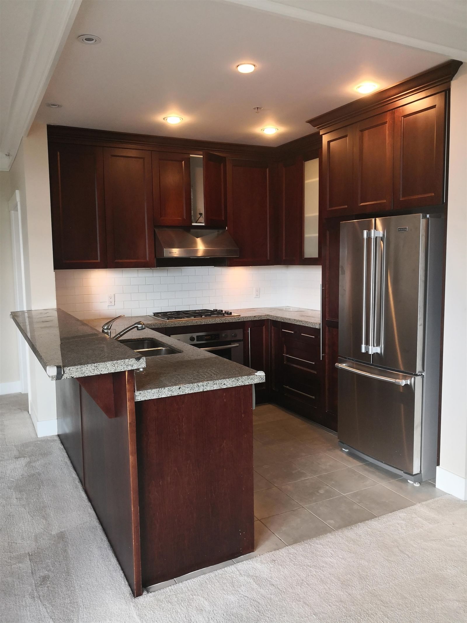 Listing Image 4