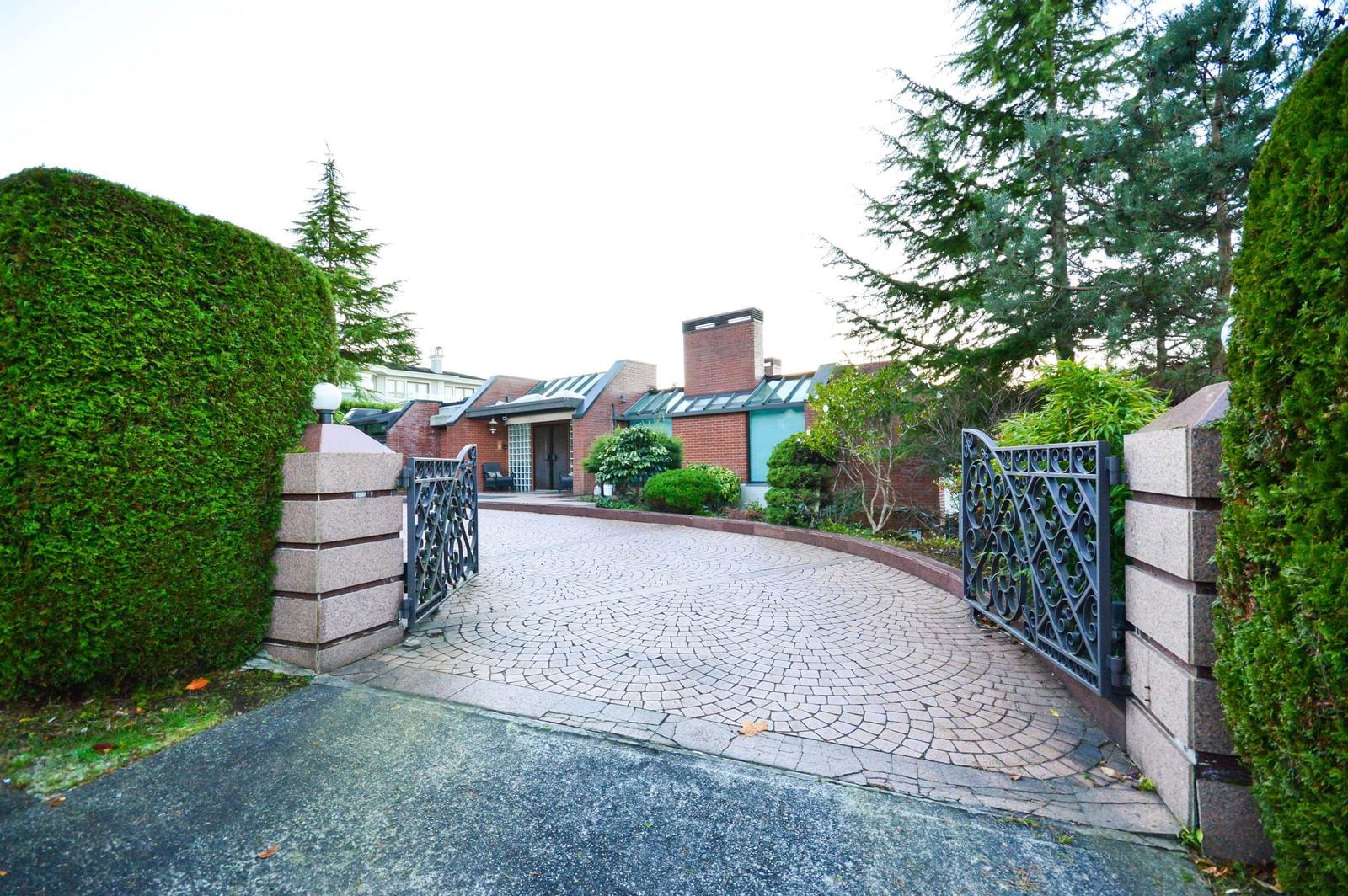 Listing Image 0