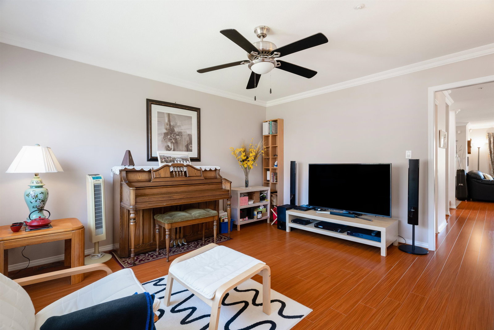 Listing Image 9