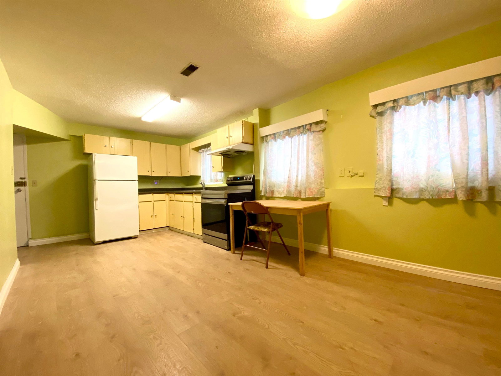 Listing Image 11