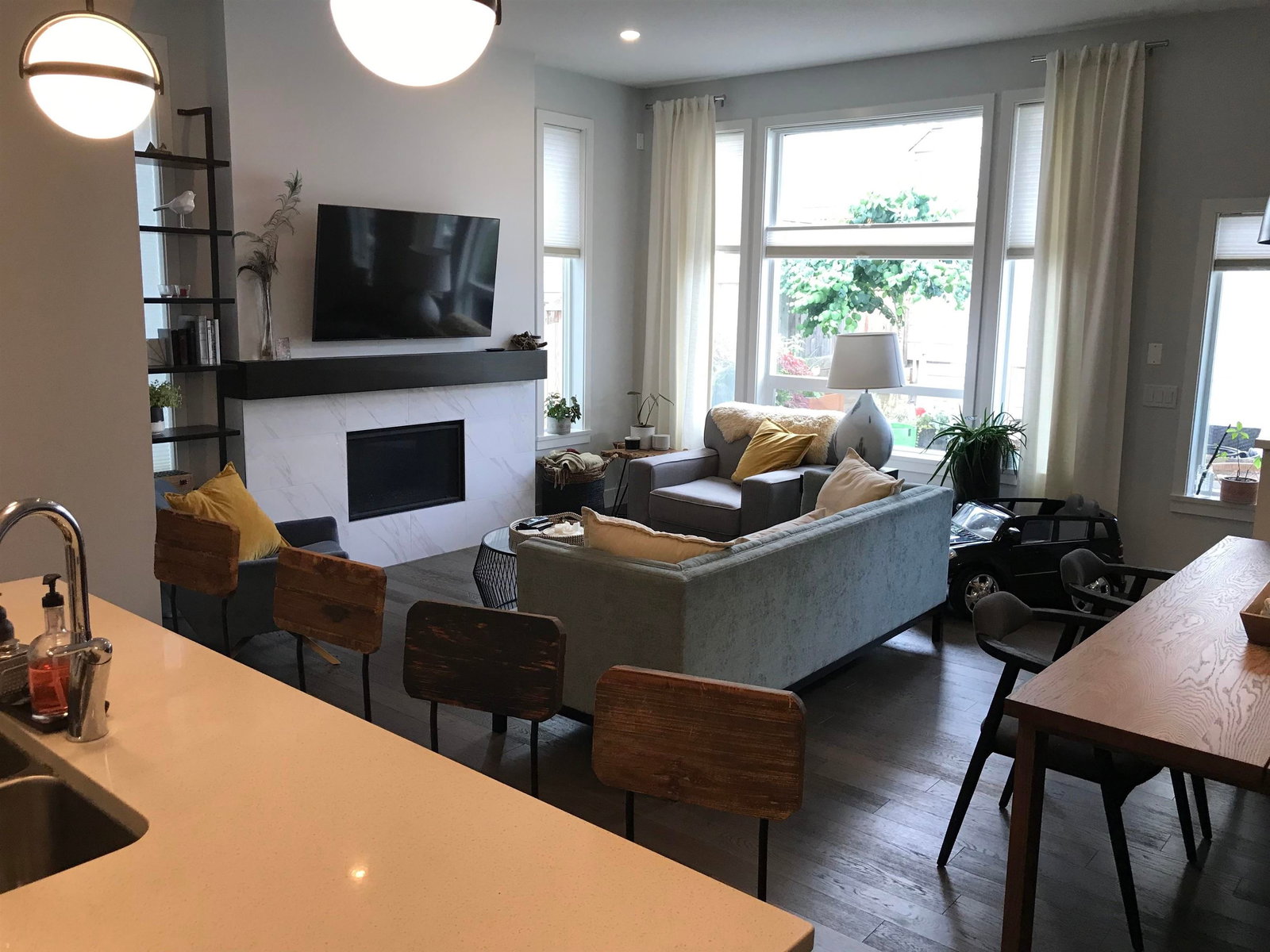 Listing Image 5