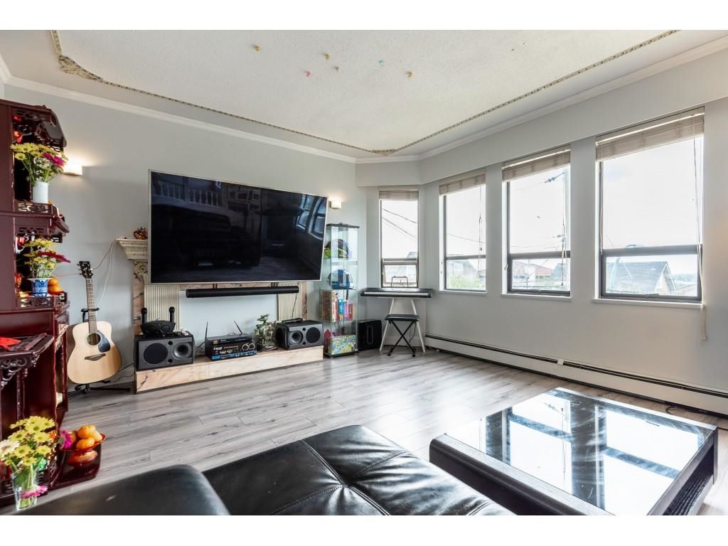 Listing Image 6