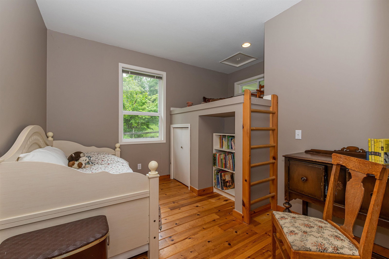 Listing Image 8