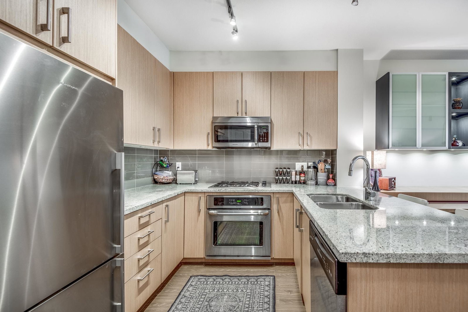 Listing Image 8