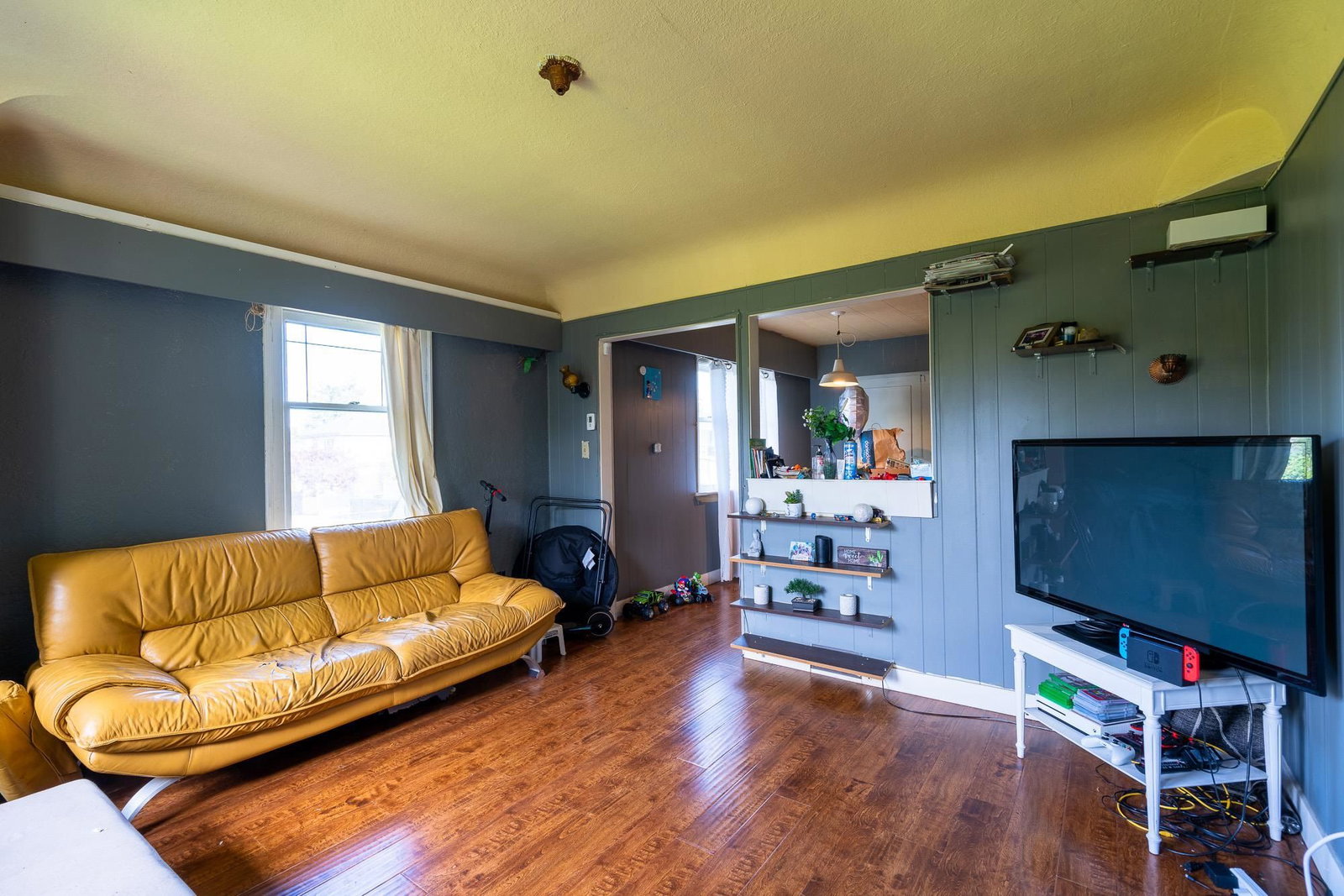 Listing Image 4