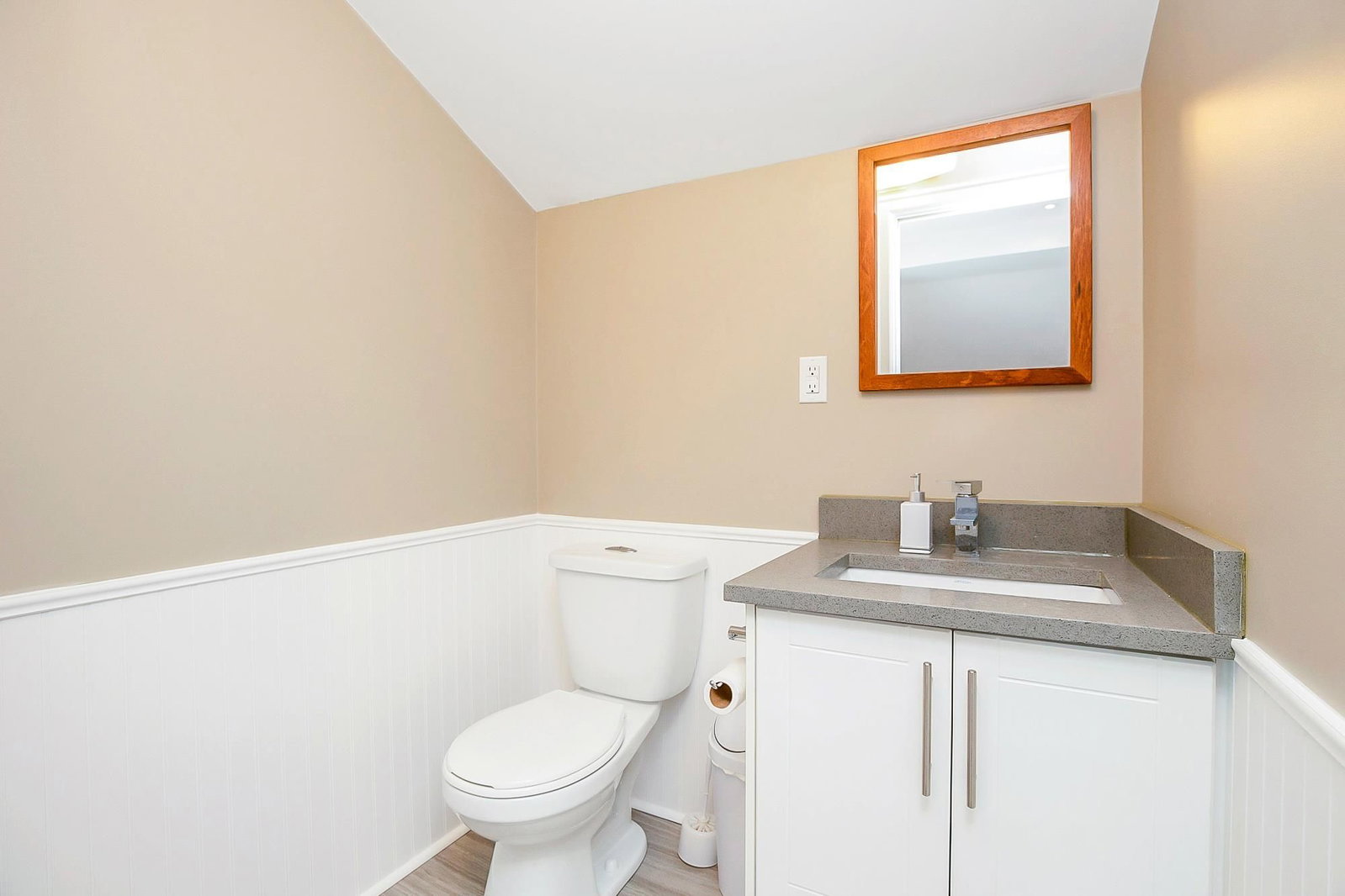 Listing Image 16
