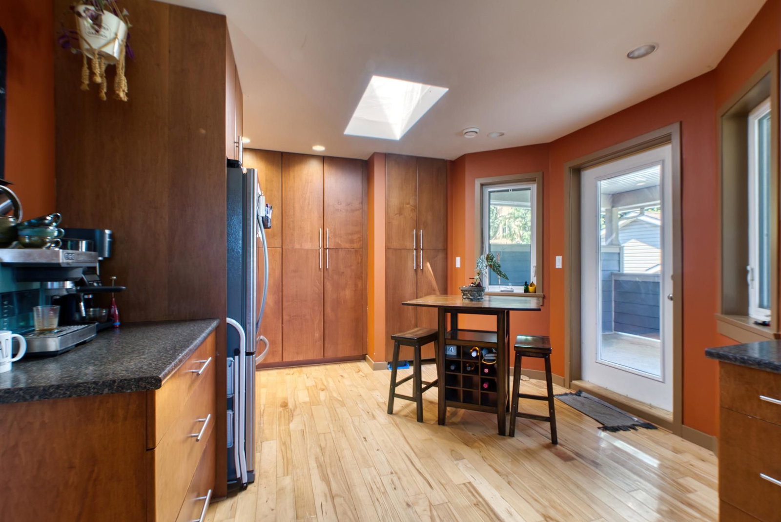 Listing Image 6