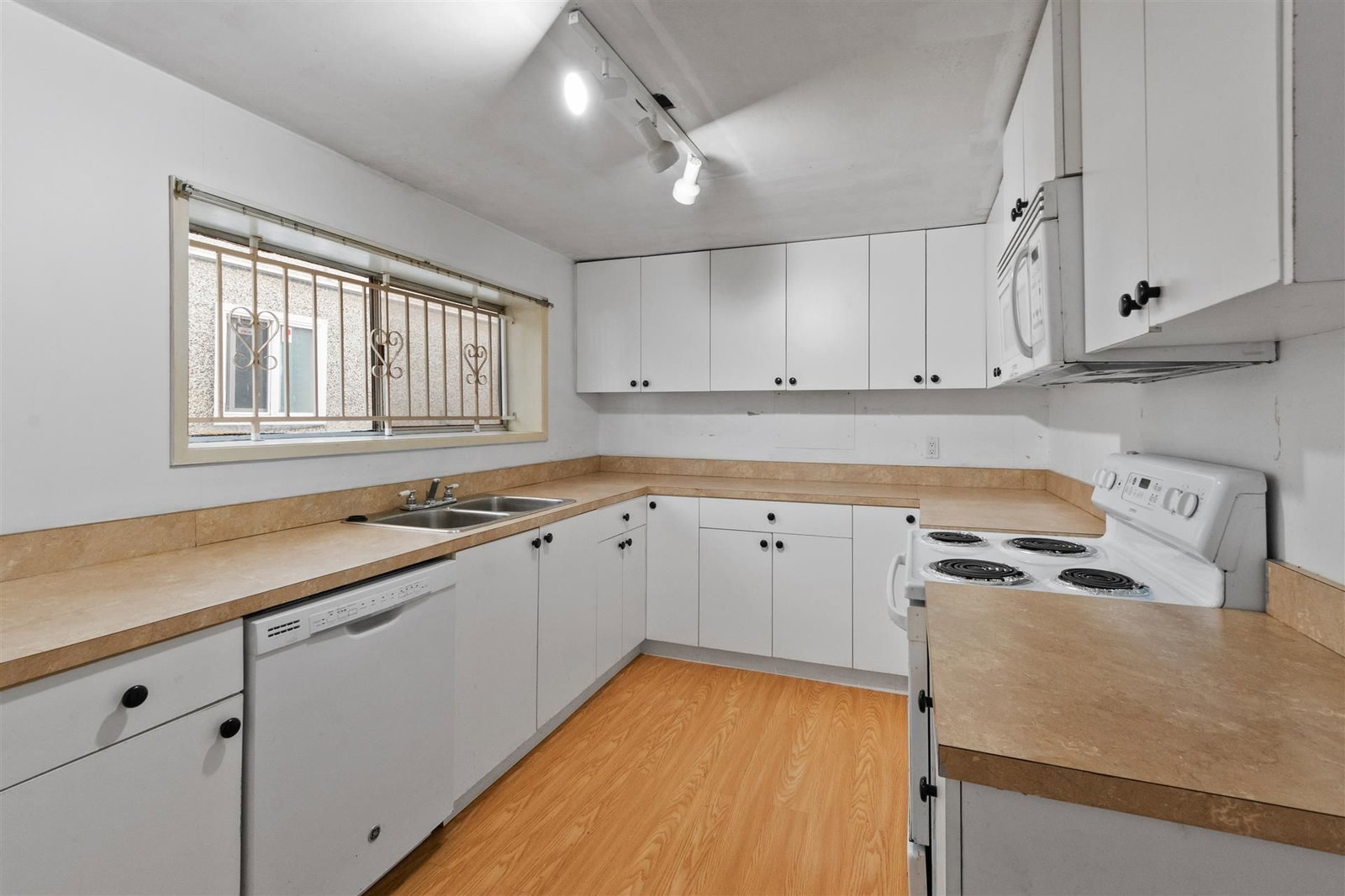 Listing Image 20