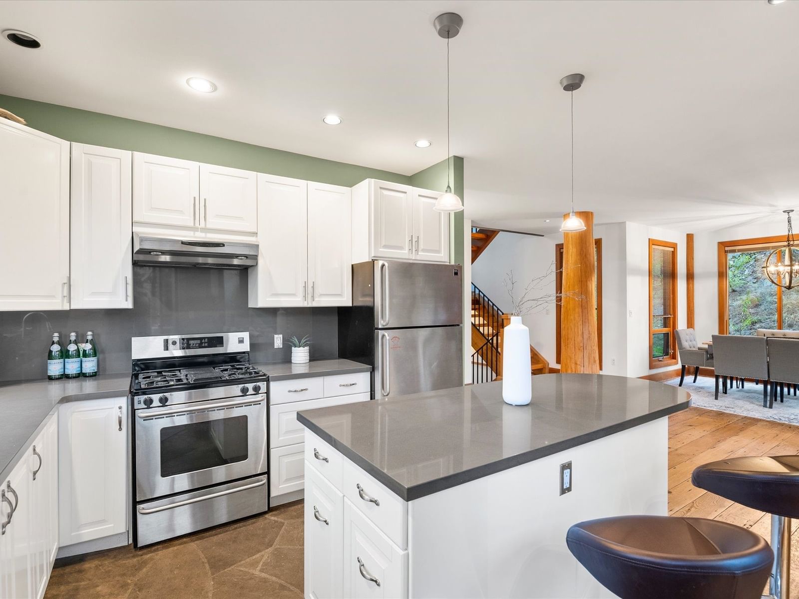Listing Image 9