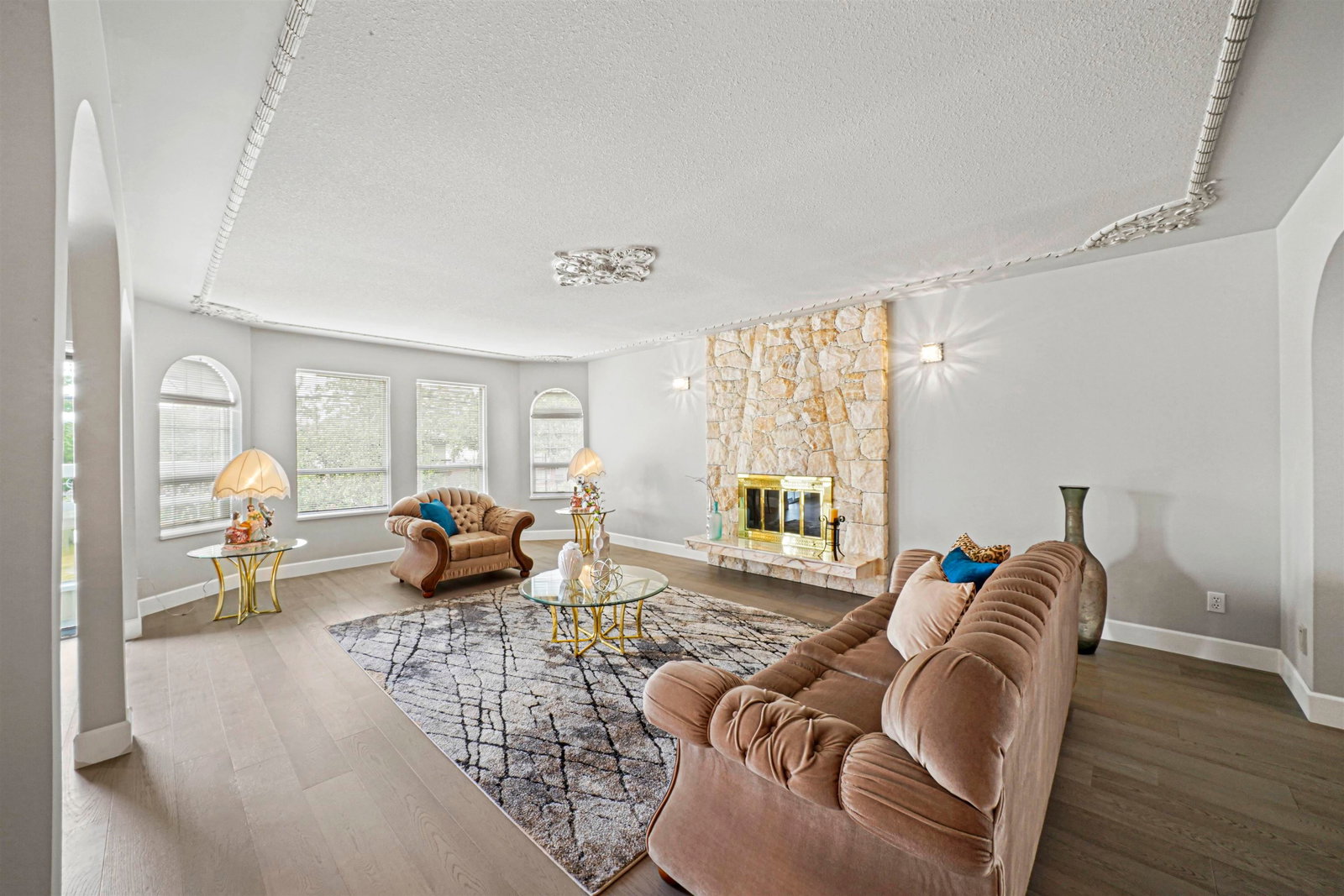Listing Image 19