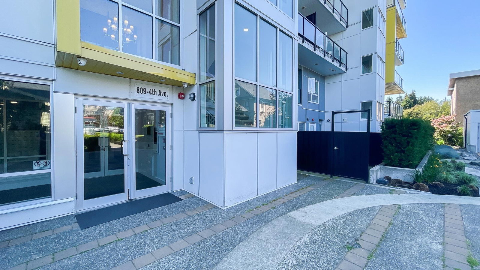 Listing Image 3