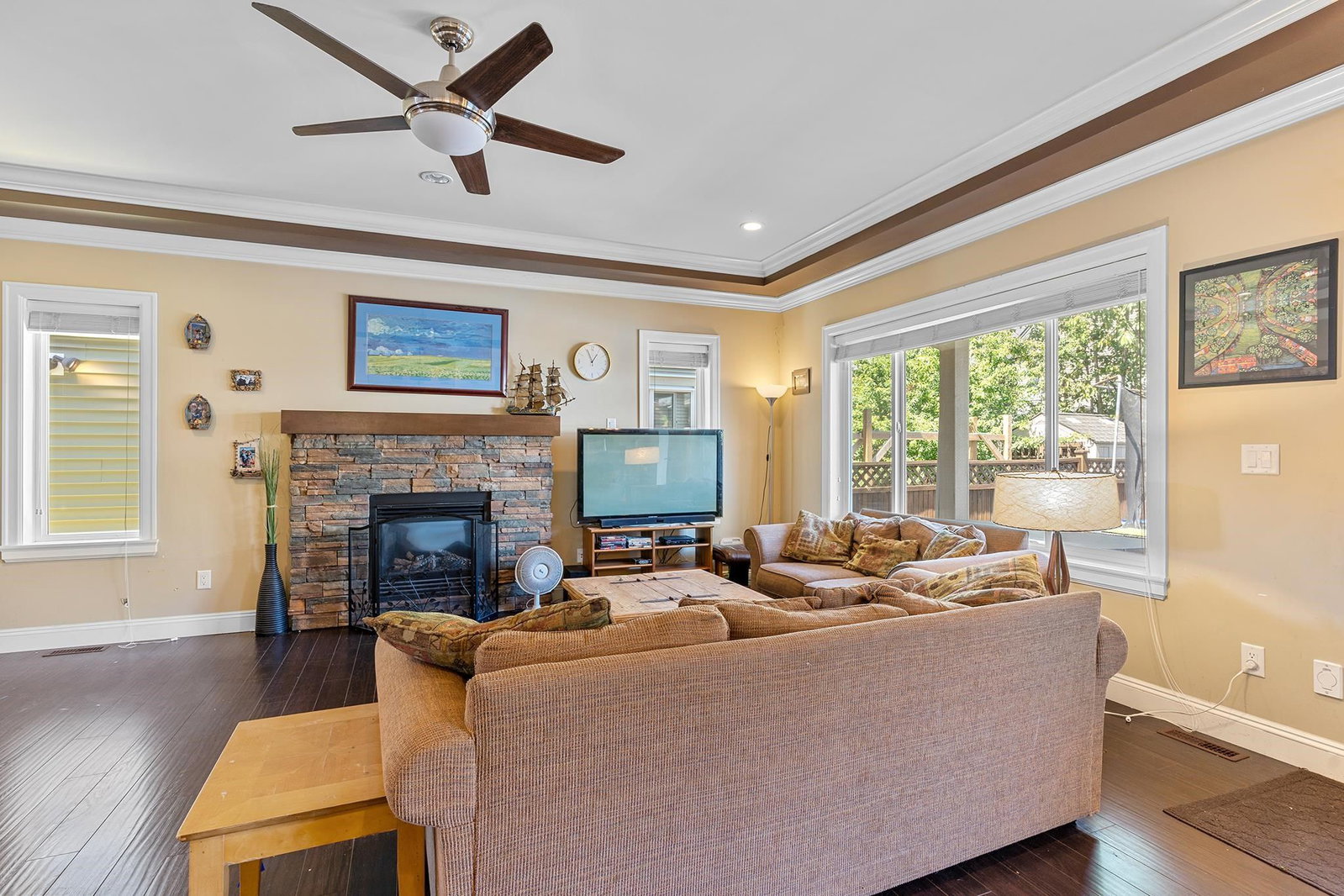 Listing Image 9