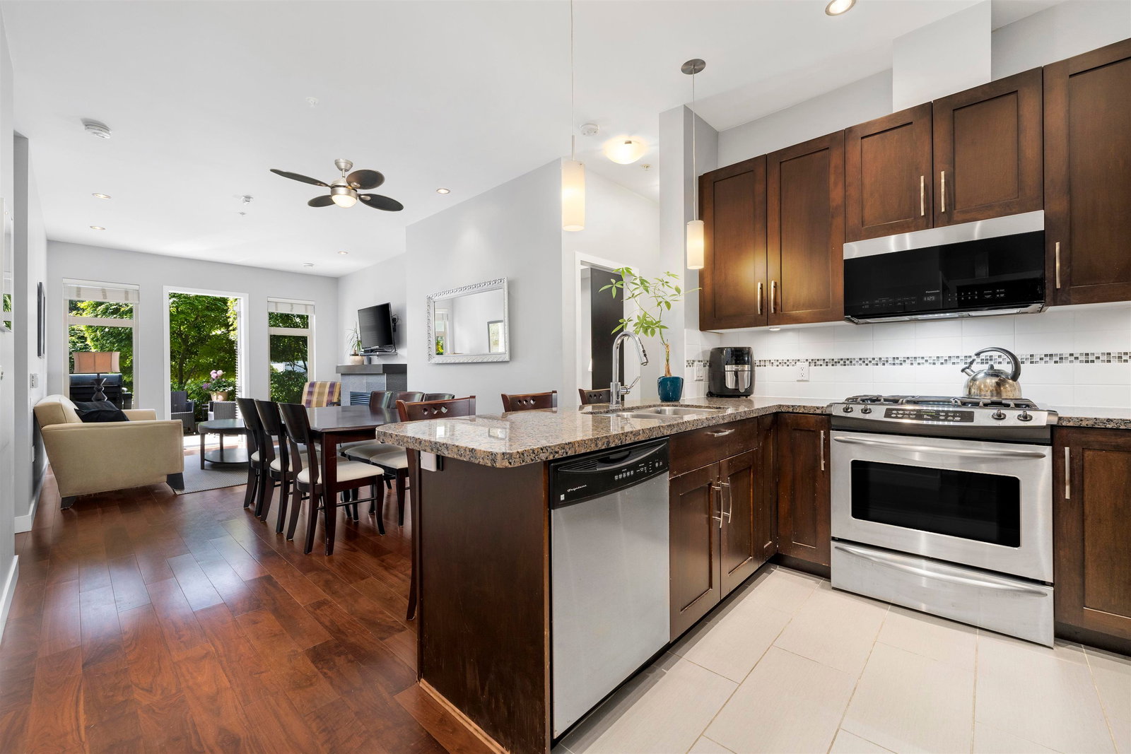 Listing Image 10