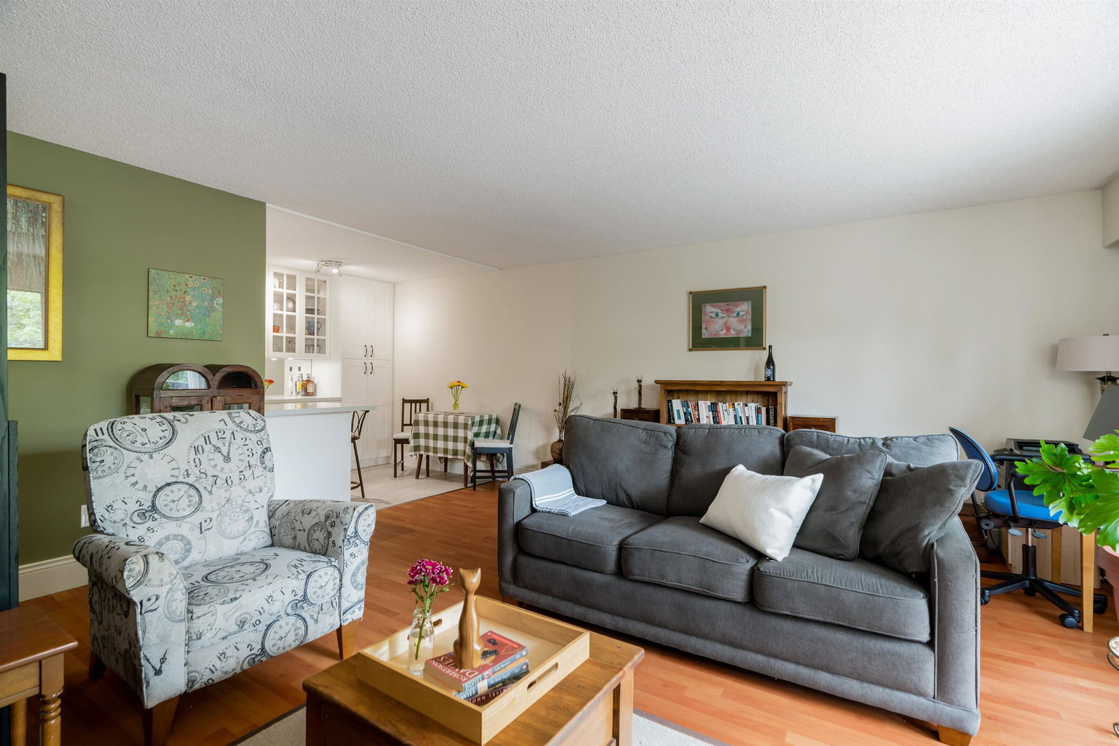 Listing Image 9