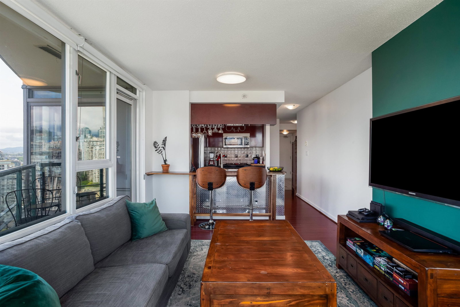 Listing Image 4