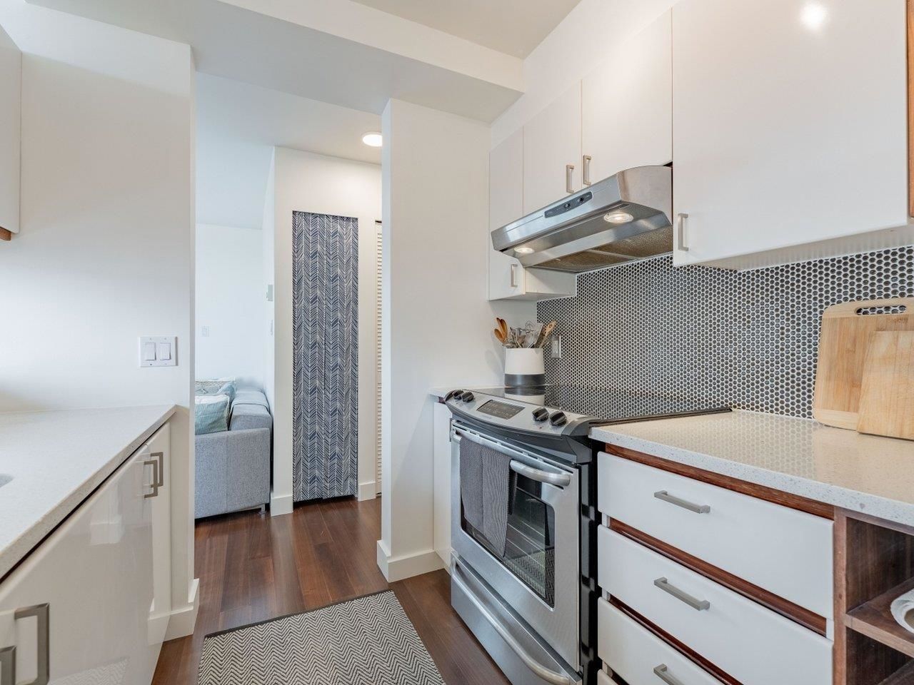Listing Image 12