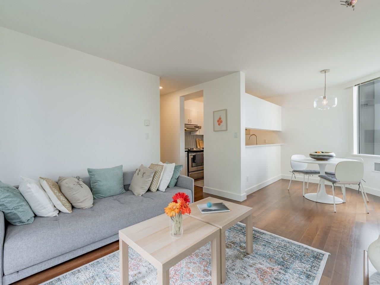 Listing Image 6