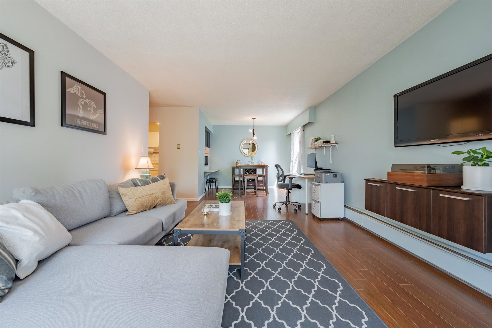 Listing Image 8