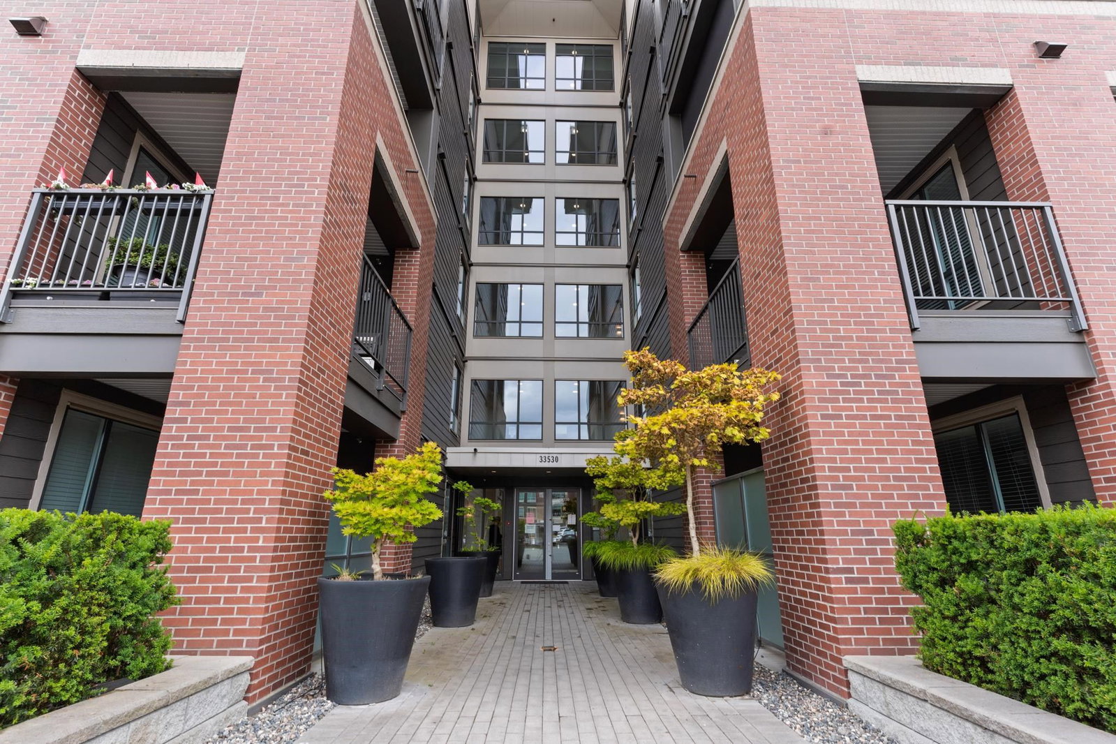 Listing Image 4