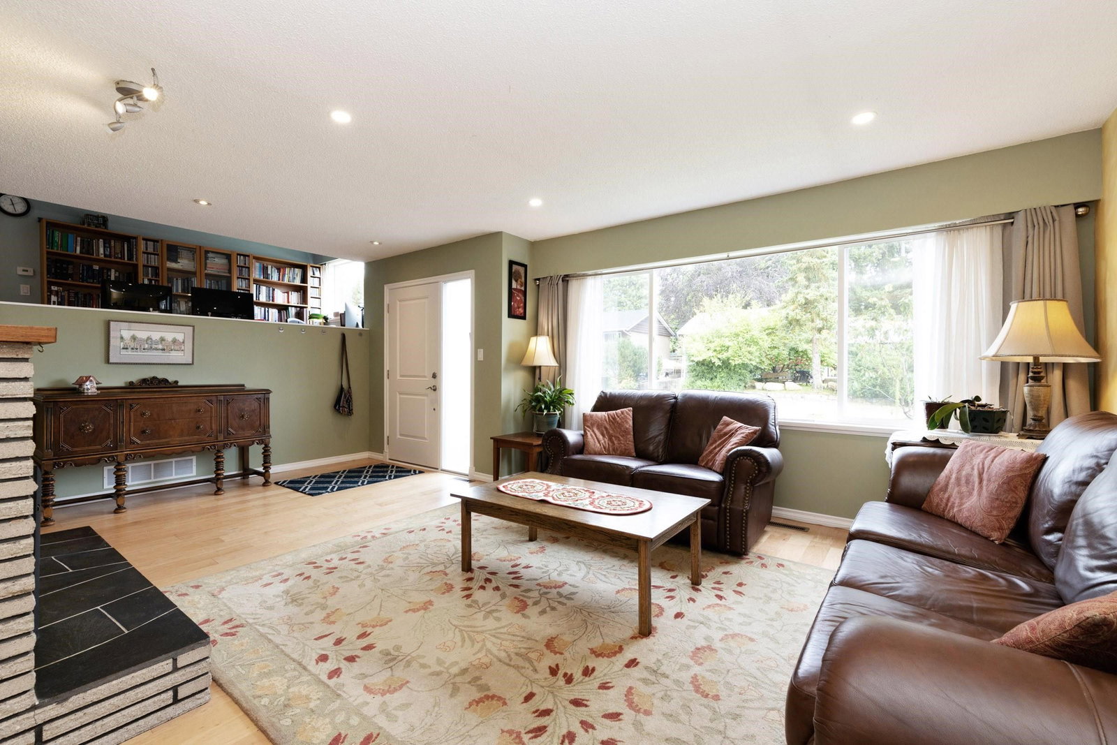 Listing Image 7