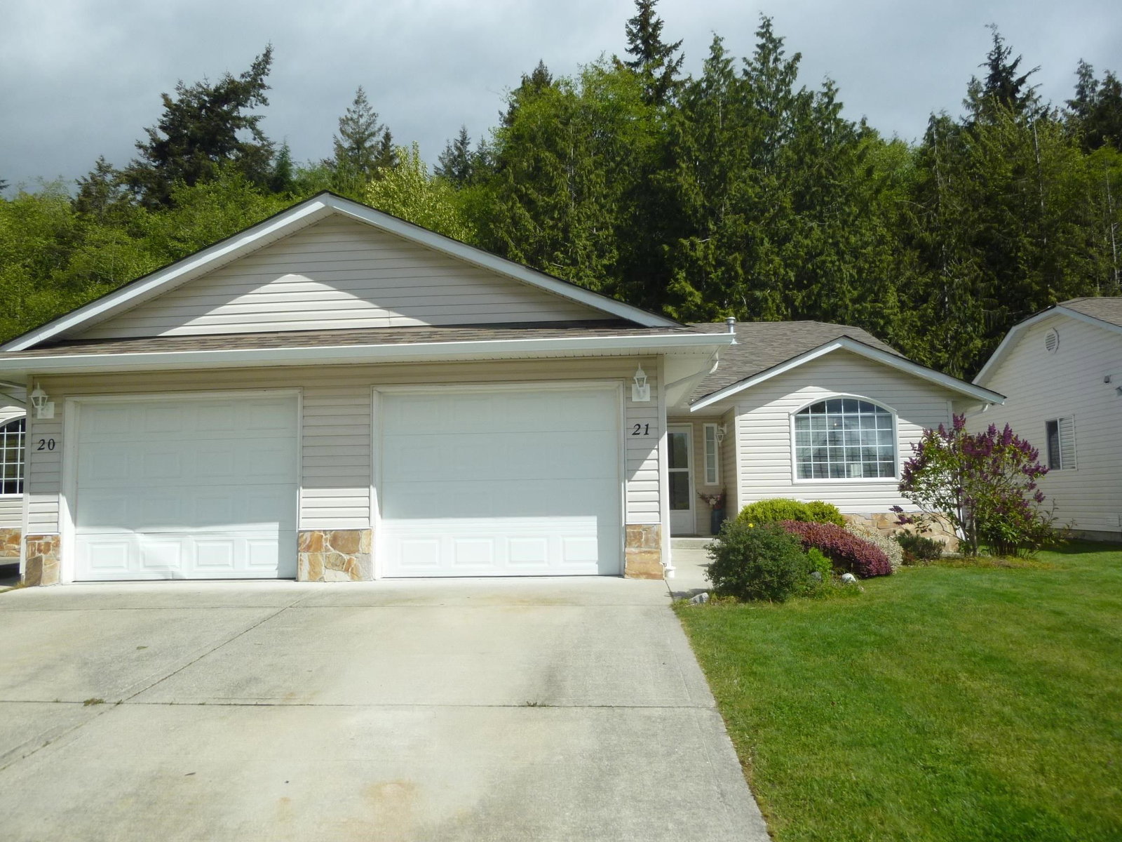 Listing photo 2