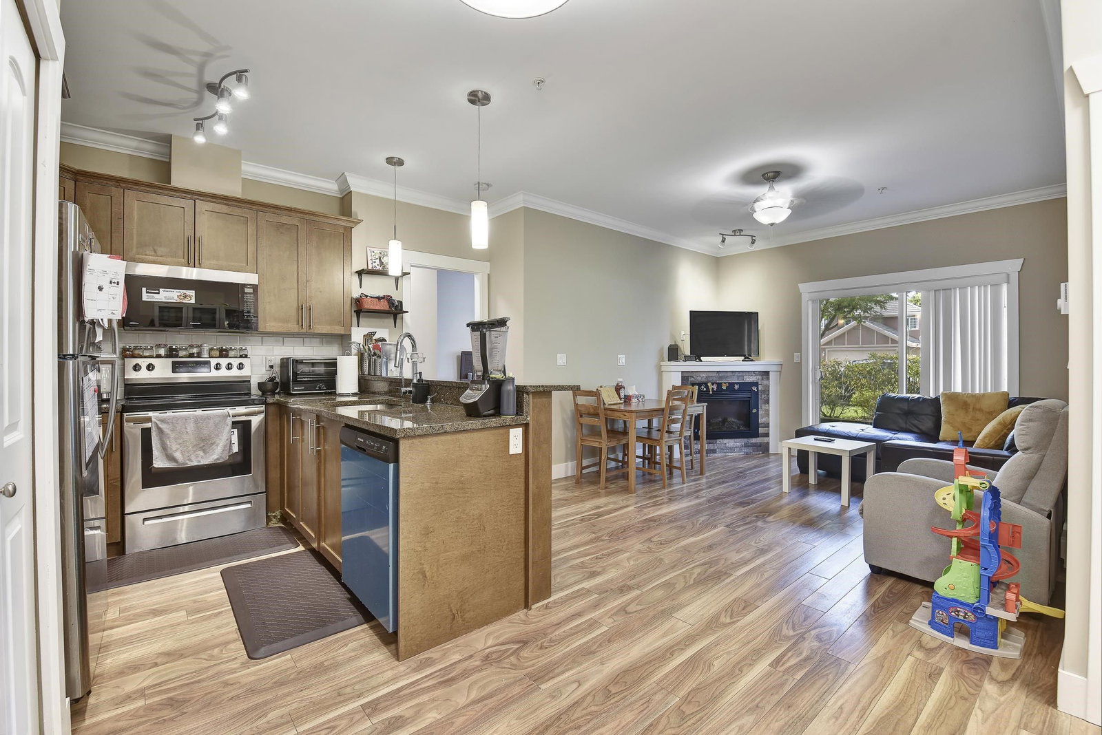 Listing Image 10