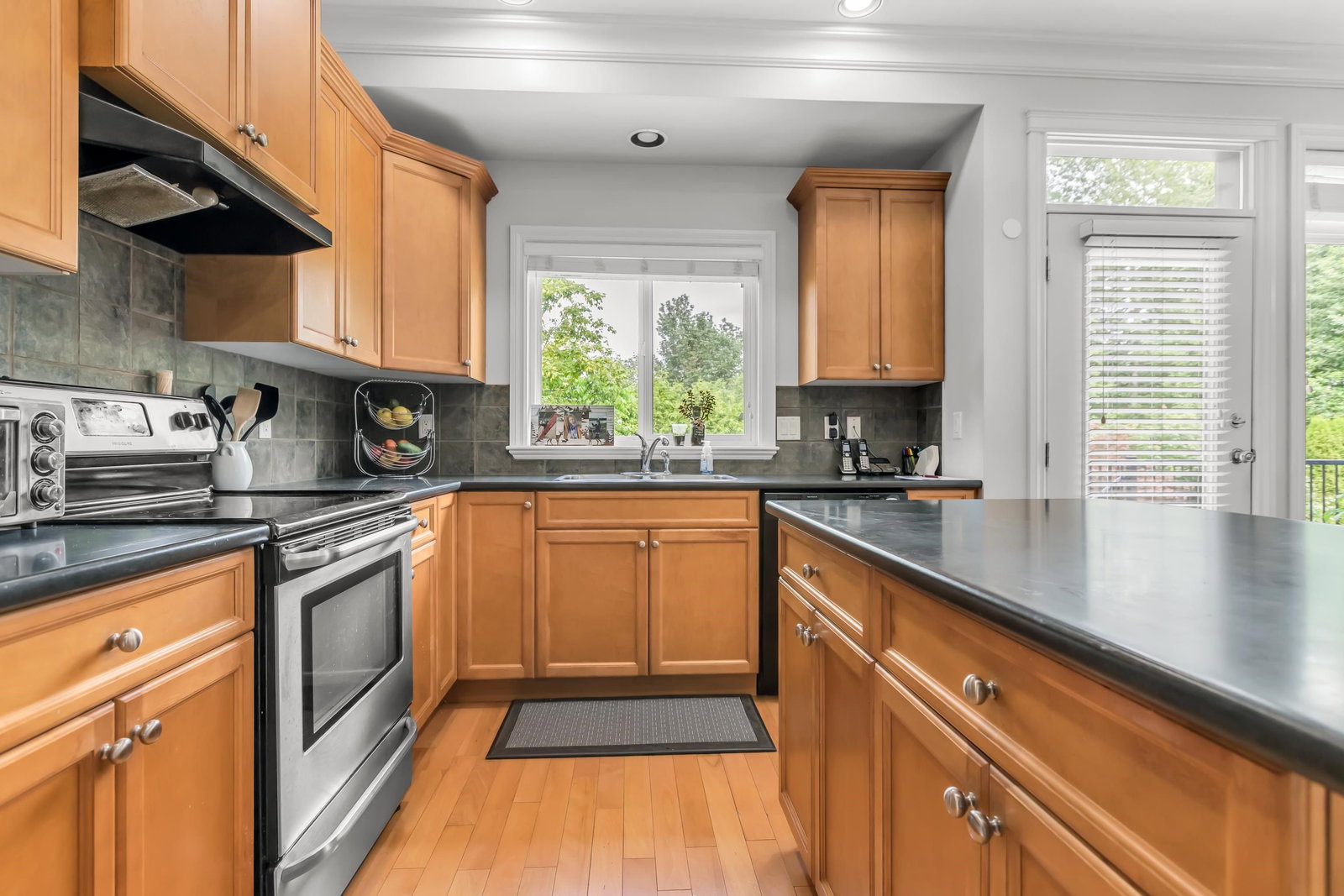 Listing Image 12