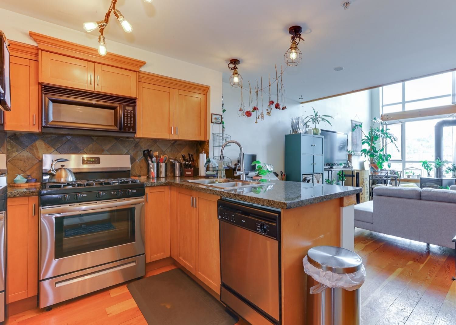 Listing Image 10