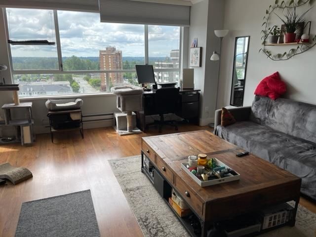 Listing Image 4