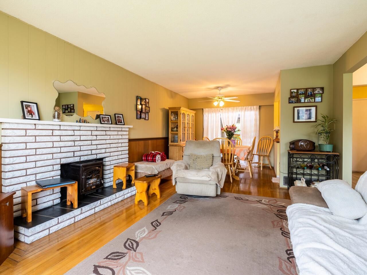 Listing Image 4