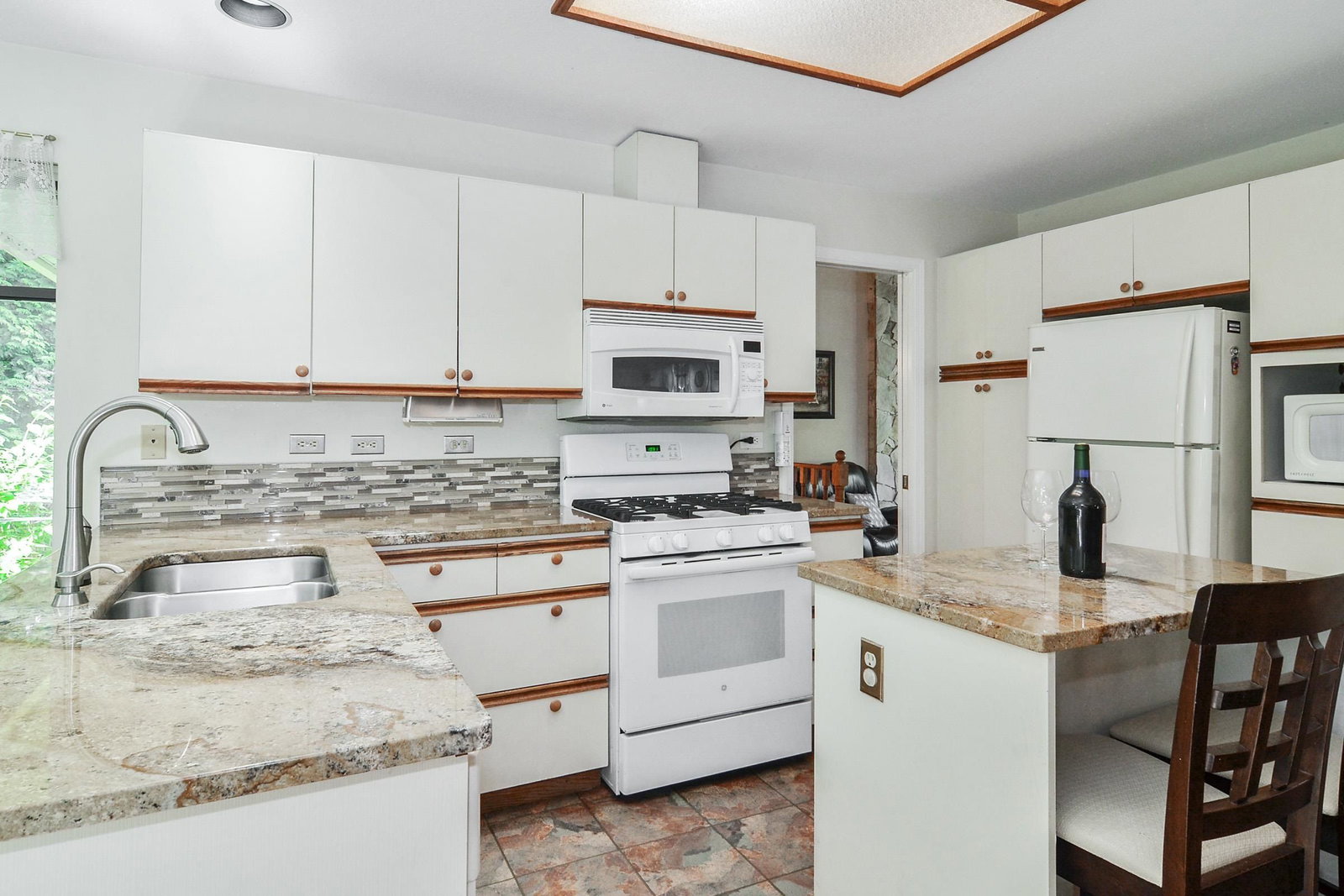 Listing Image 9