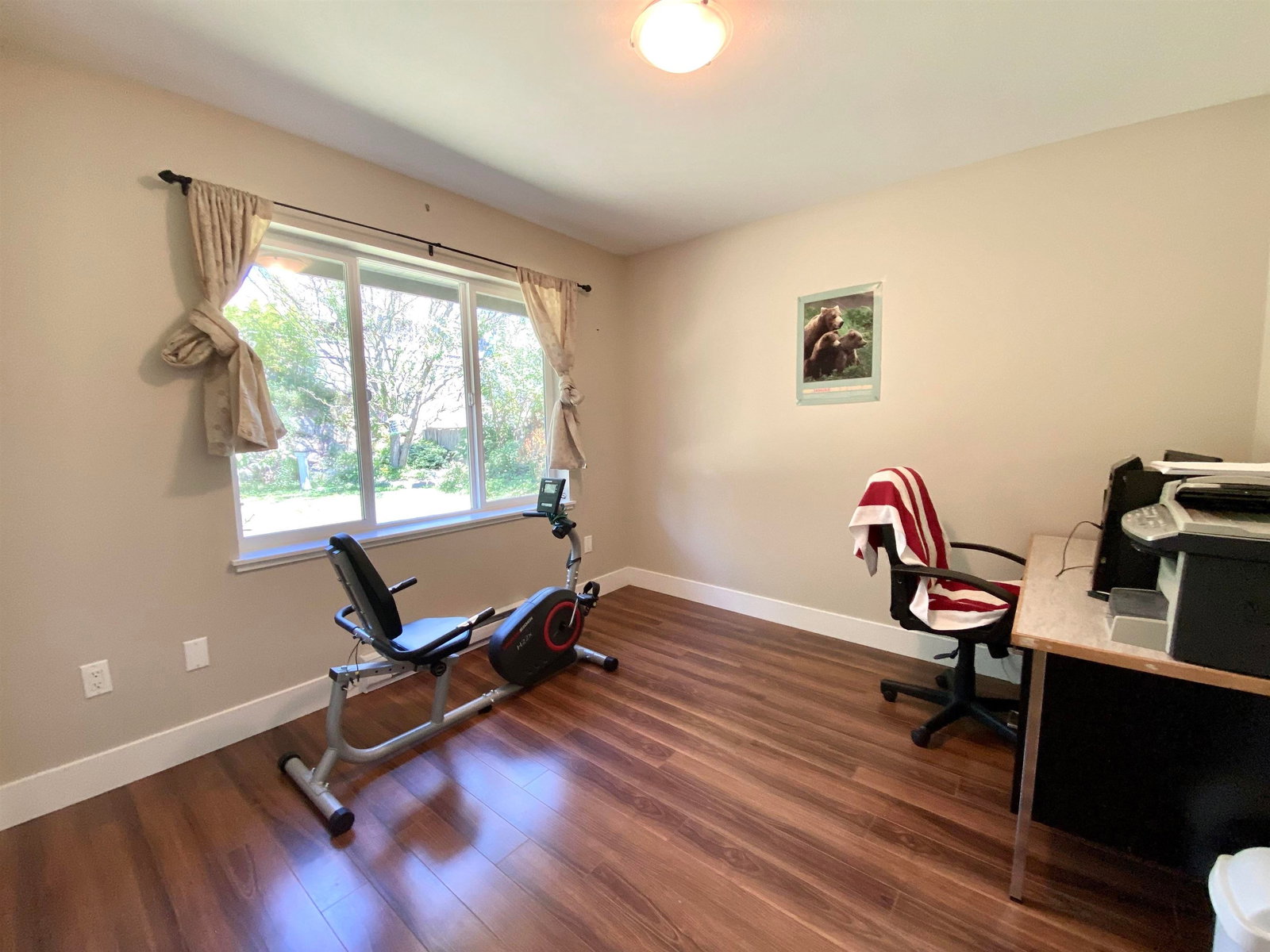 Listing Image 12