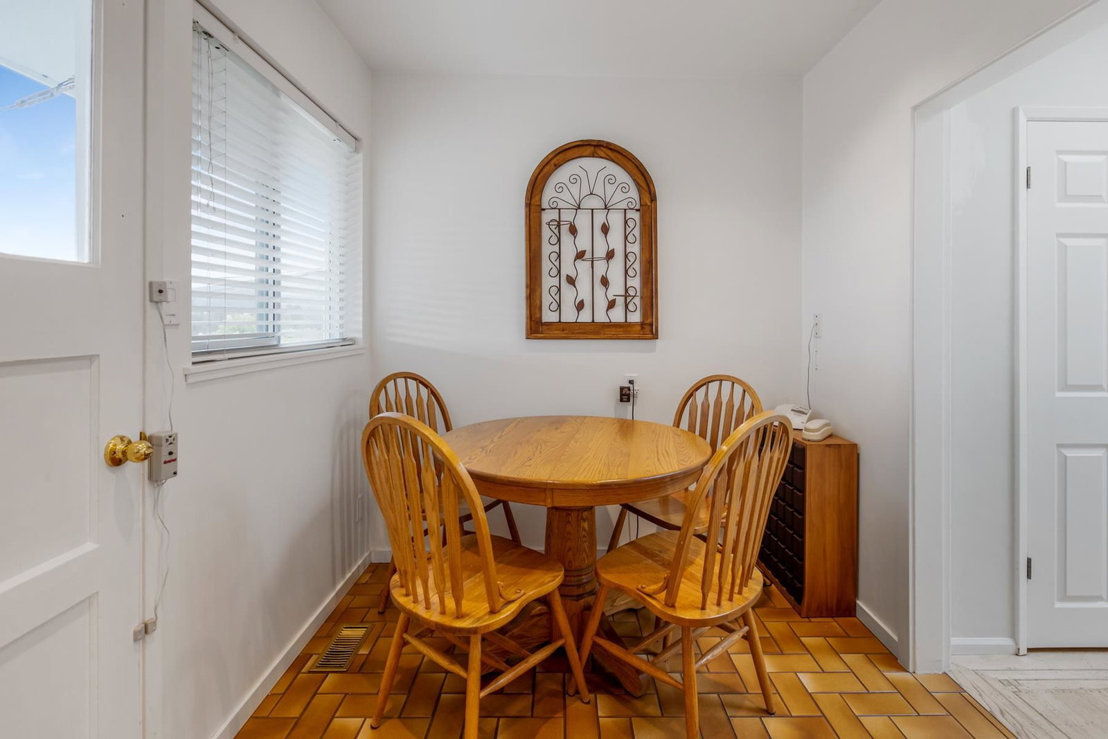 Listing Image 5