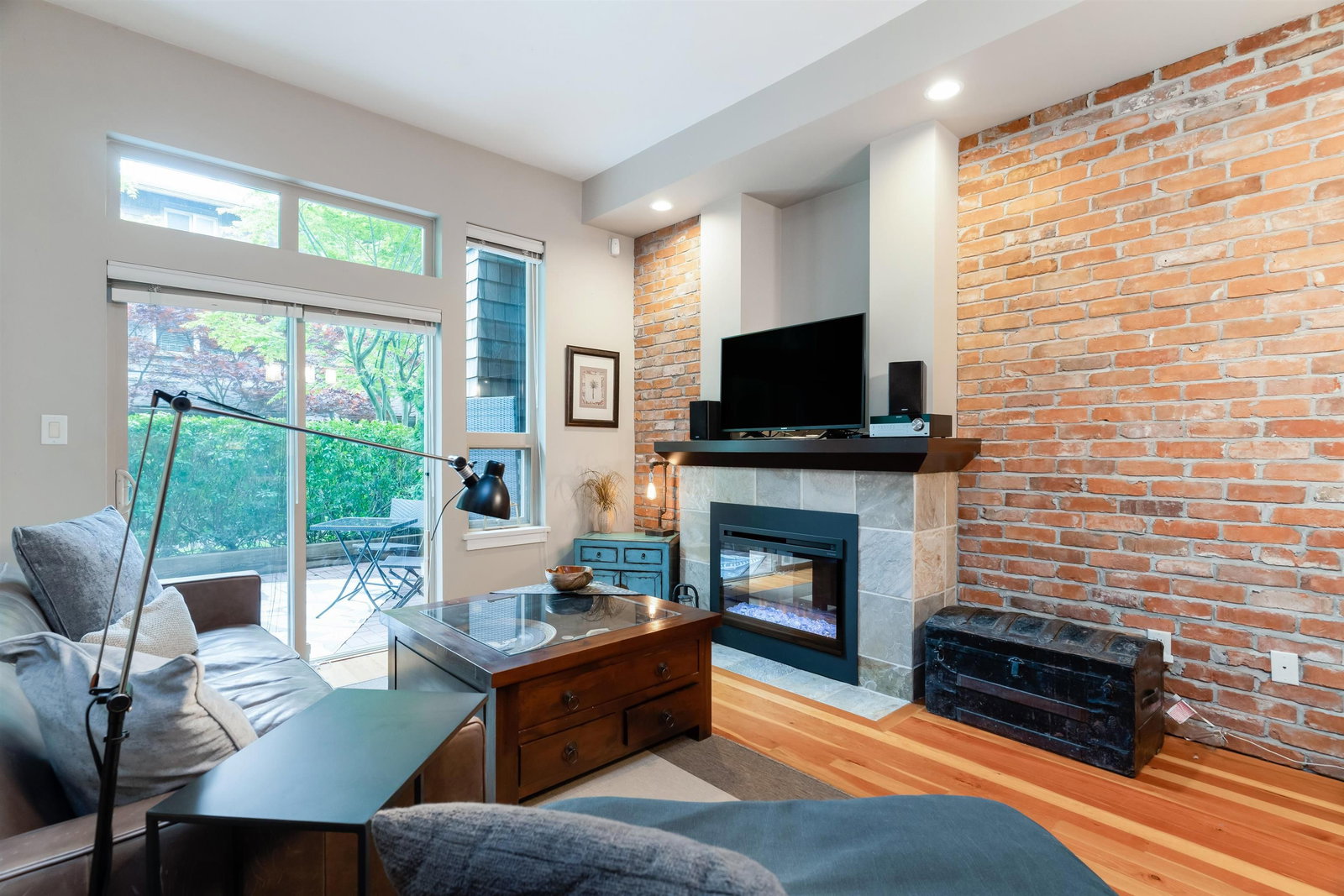 Listing Image 8