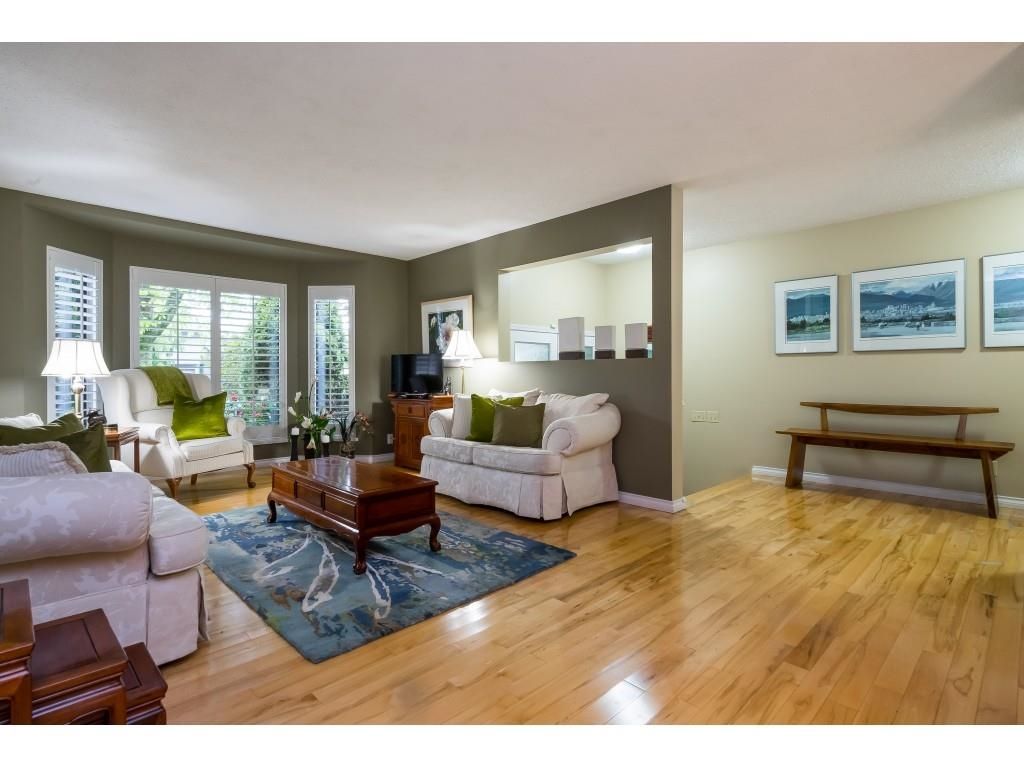 Listing Image 11