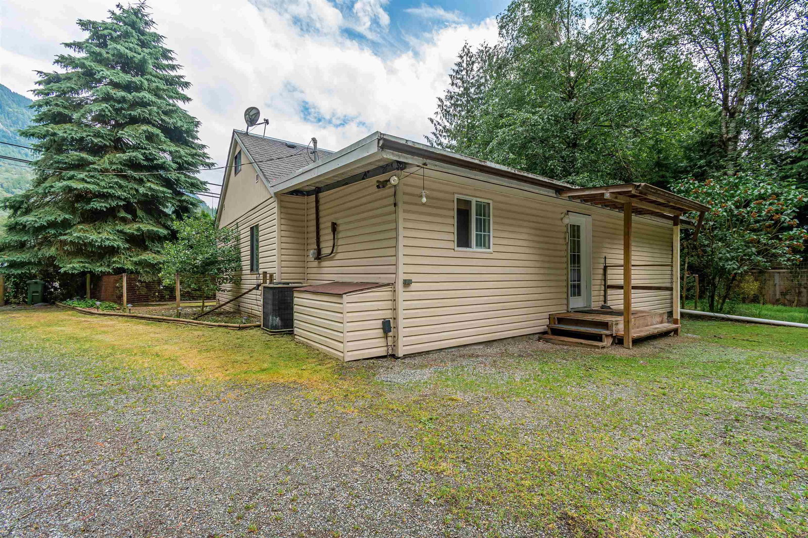 Listing Image 4
