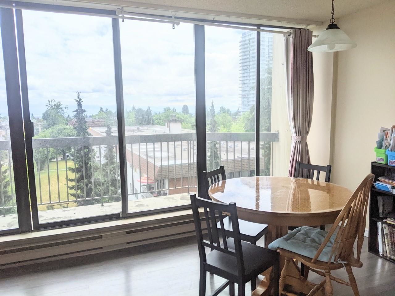 Listing Image 4