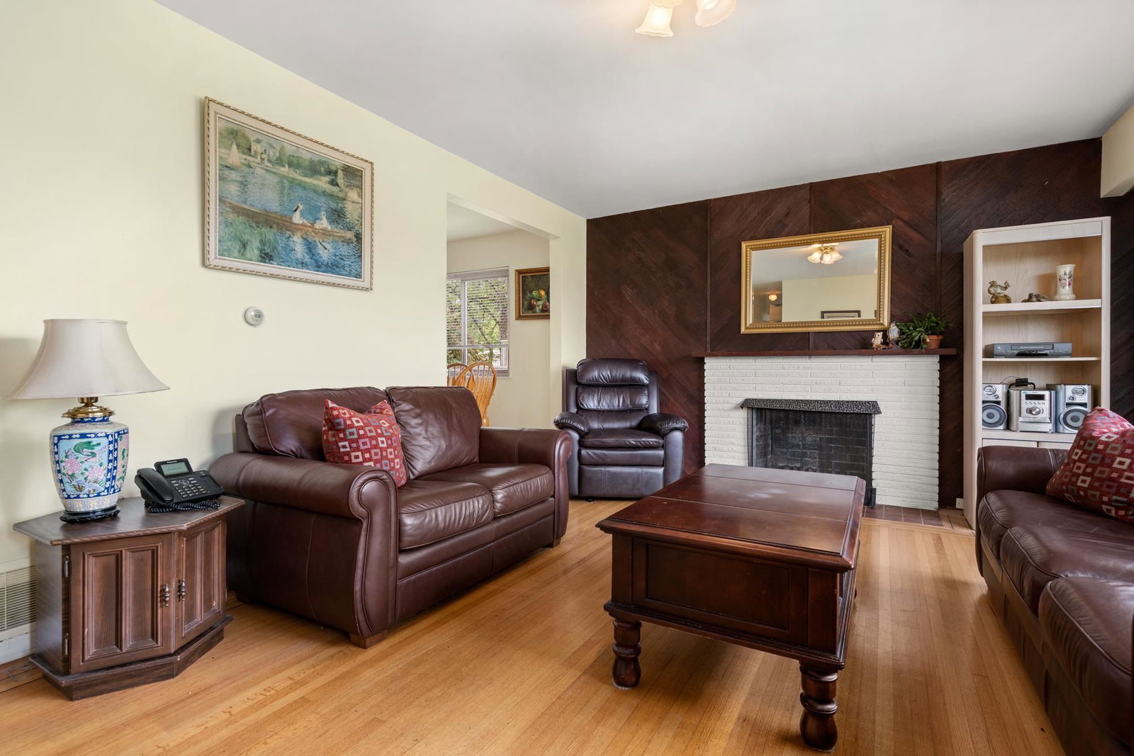 Listing Image 4