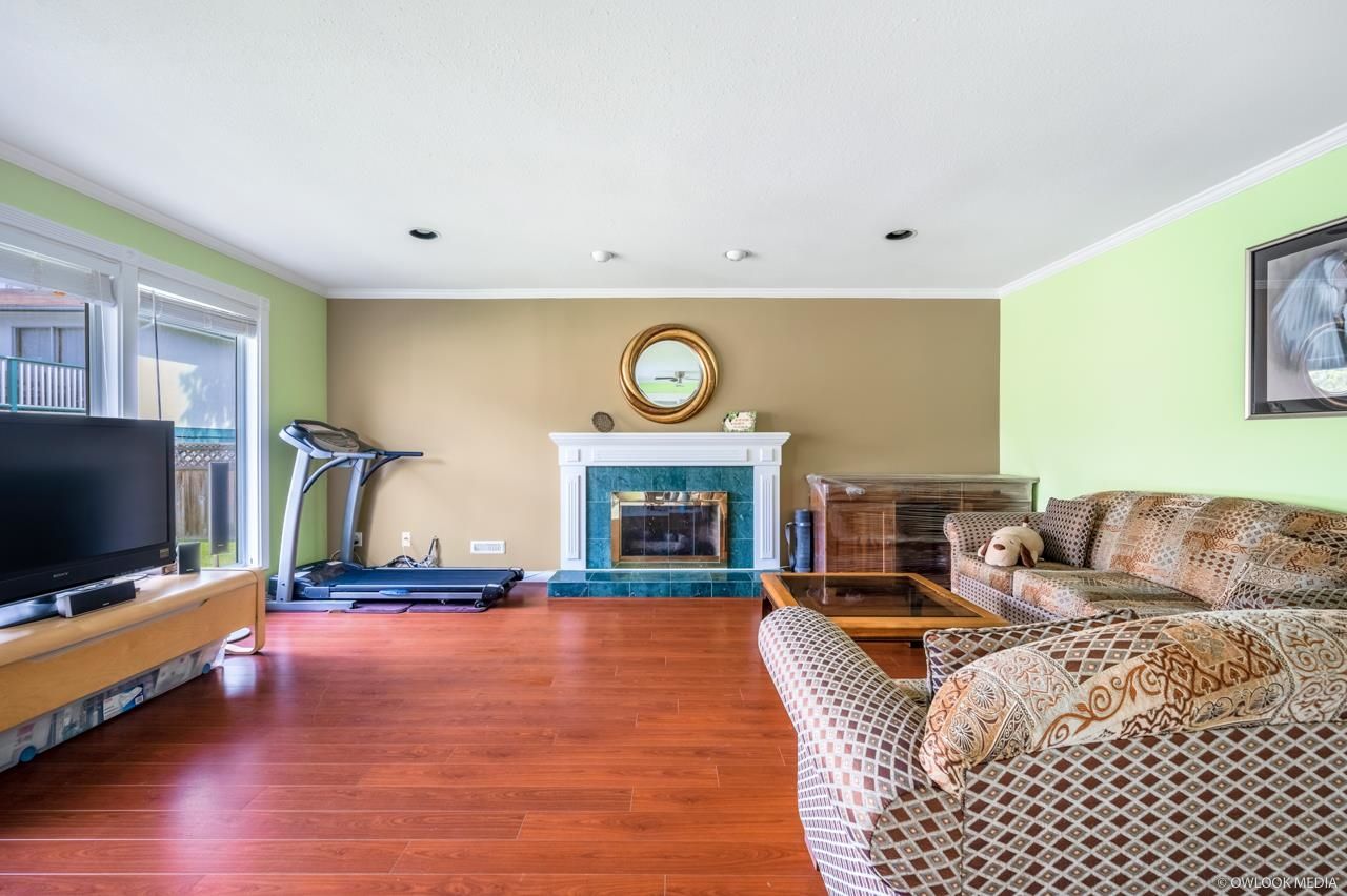 Listing Image 5