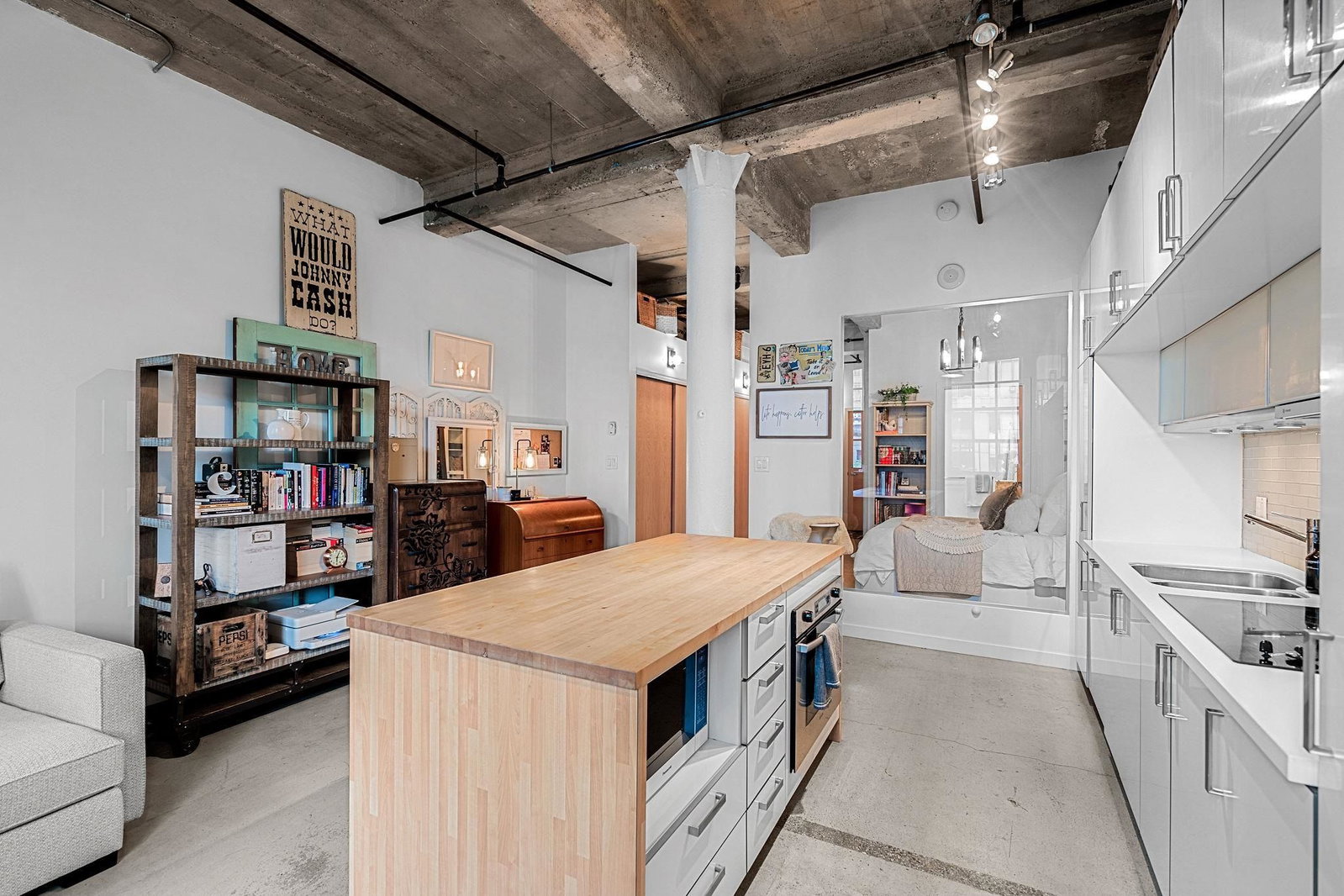 Listing Image 9
